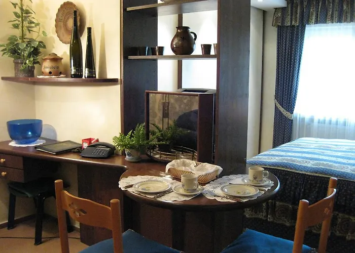 Weingut Franz Schaefer בית הארחה